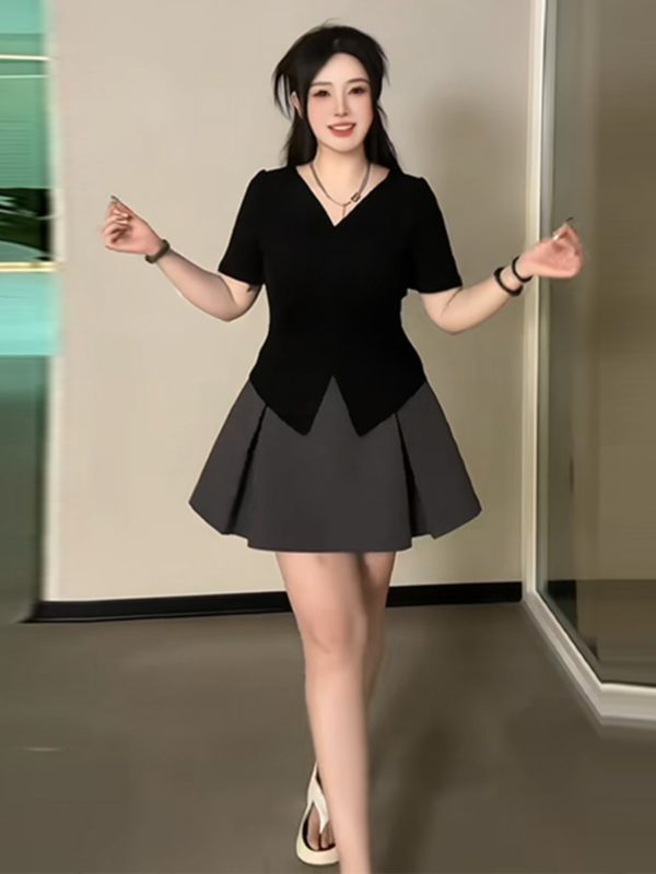 Plus-Size Irregular Loose-Fitting Short Sleeve T-Shirt for Women, V-Neck with Pleated Design and Side Slits, Summer Essential