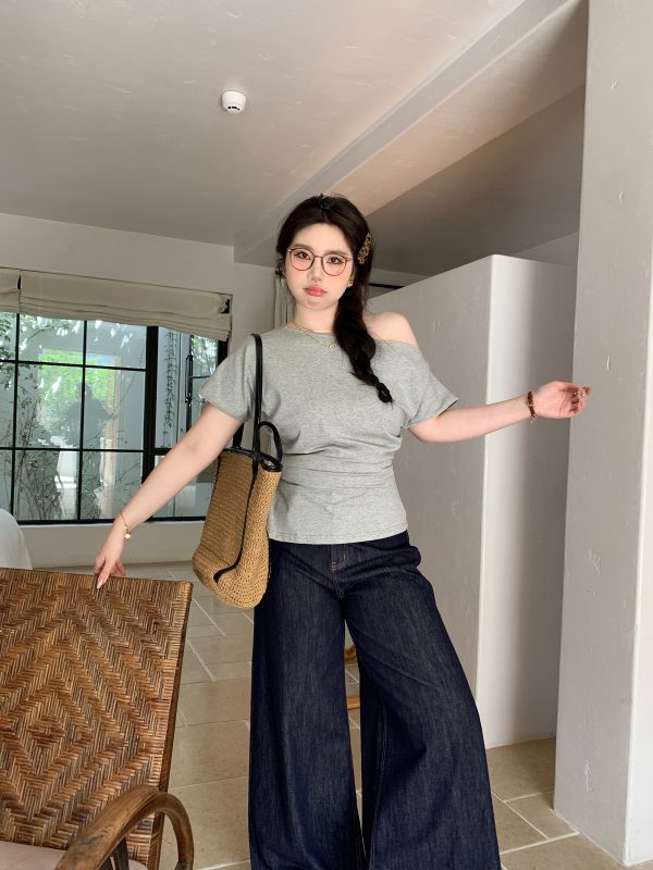 Plus-Size Irregular Off-Shoulder Short Sleeve T-Shirt - Comfortable Slimming Top for Casual Wear