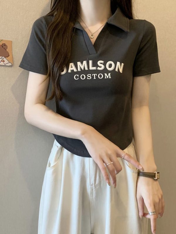 Plus Size Korean Style Letter Polo Collar Short Sleeve T-Shirt for Women - Tummy-Covering Slim Fit Cropped Top for Summer