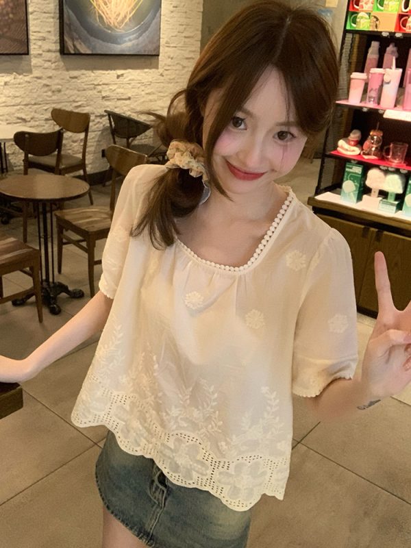 Plus Size Lace Trim Square Neck Short Sleeve Shirt - Stylish Cropped Summer Top for Curvy Figures, Loose Fit, Flattering Design