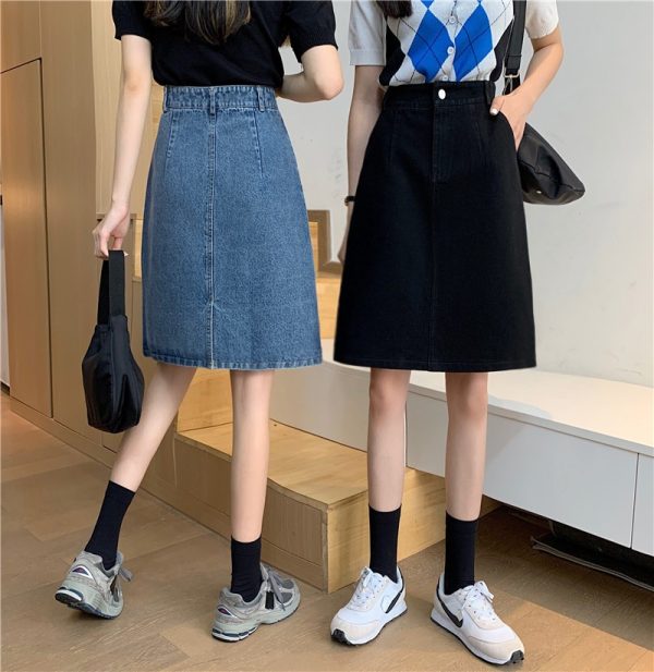 Plus-Size Mid-Length Denim Skirt for Curvy Figures, Hip-Hugging A-Line Design with Split Detail, Trendy One-Step Style