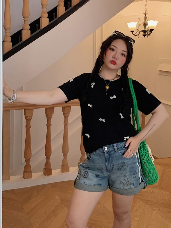 Plus Size Pearl Bow T-Shirt for Women - Handmade Short Sleeve Summer Top, Stylish and Trendy for 2025