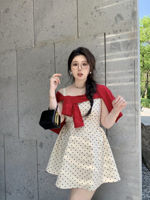 Plus-Size Polka Dot Dress with Spaghetti Straps, Snow-Topped Black Chocolate Design, Waist-Cinching, French Elegance, High-End Style