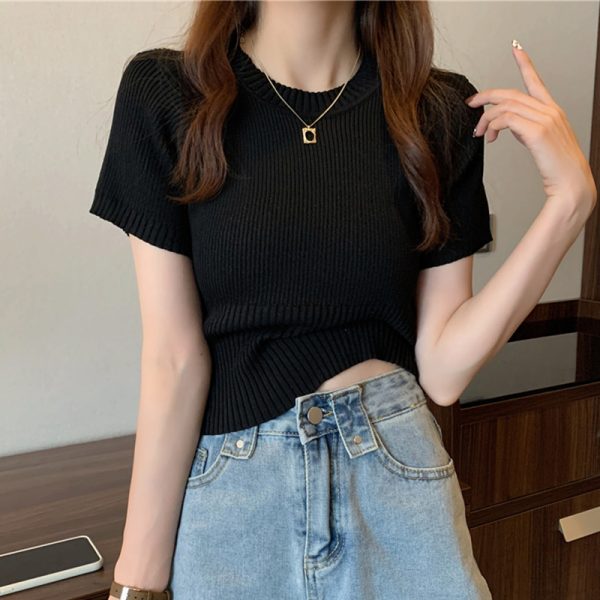 Plus-Size Slim Fit Cropped Ice Silk Short-Sleeve T-Shirt for Summer, Sweet and Spicy Style, Lightweight Knitted Top for Women