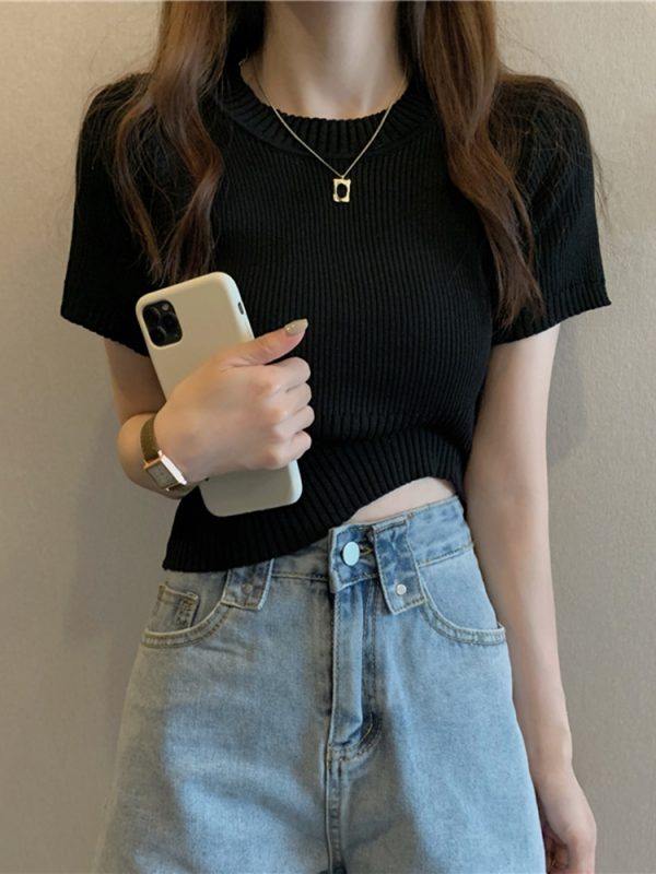Plus-Size Slim Fit Cropped Ice Silk Short-Sleeve T-Shirt for Summer, Sweet and Spicy Style, Lightweight Knitted Top for Women