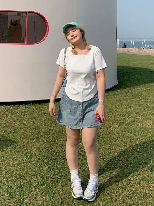 Plus Size Slimming Denim Mini Skirt with Front Button Detail - Versatile Summer Style for Long Legs