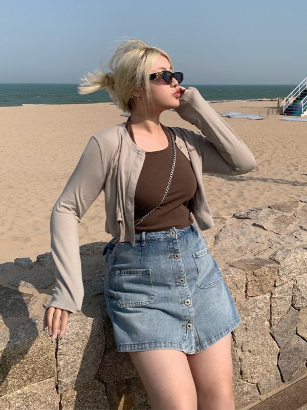 Plus Size Slimming Denim Mini Skirt with Front Button Detail - Versatile Summer Style for Long Legs
