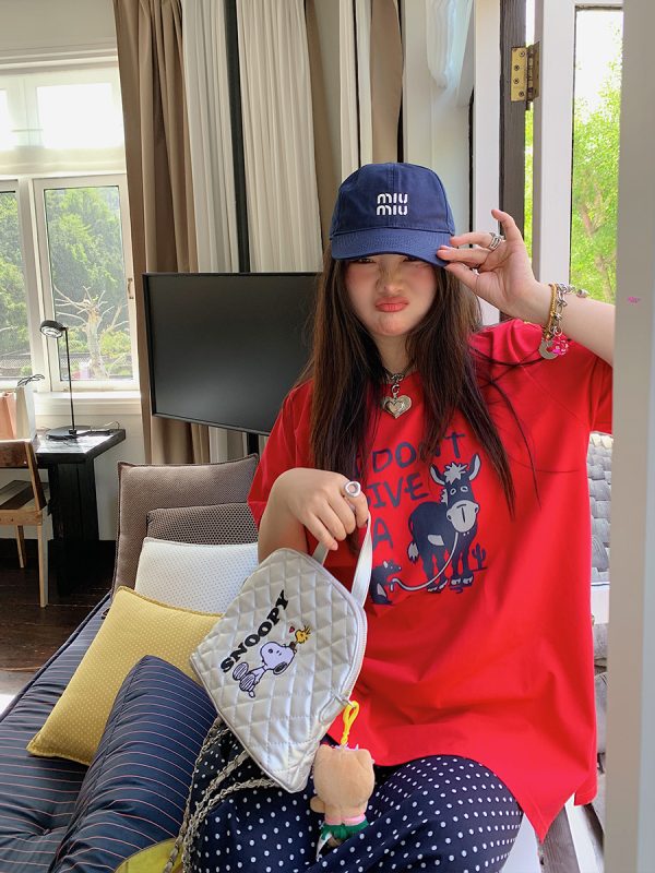 Plus Size Slimming Red Printed Short Sleeve T-Shirt for Women - Summer 2025 Gold Big Support Design