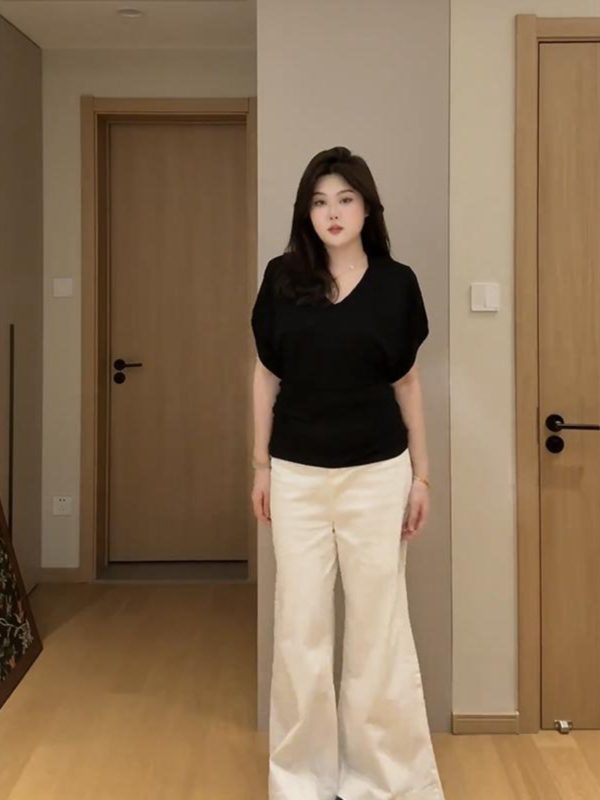 Plus-Size V-Neck Short Sleeve T-Shirt for Women, Flattering Batwing Sleeve Top, Unique Summer Style, Chic and Comfortable