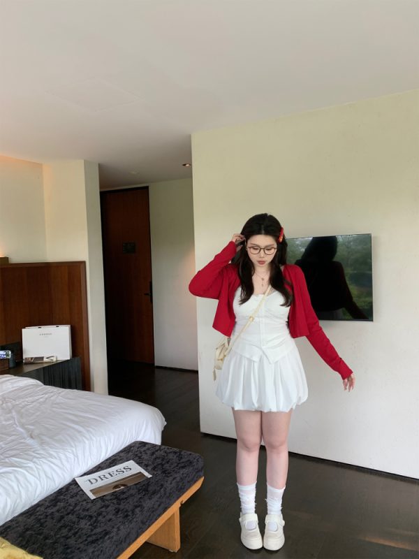 Plus Size White Floral Bud Puffy Half Skirt - Slimming Cloud Alice Style Short Skirt for a Chic 90s Y2K Look