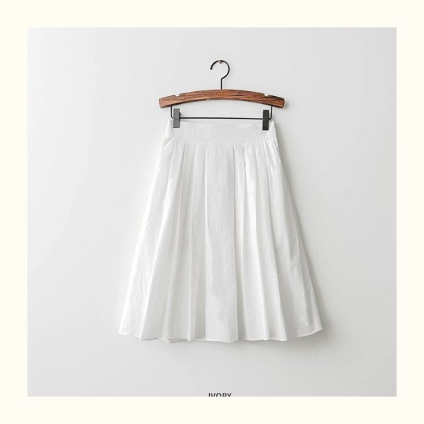 Plus-Size White High-Waisted A-Line Half Skirt for Pear-Shaped Women, Summer Mid-Length Style for Curvy Figures and Thick Thighs