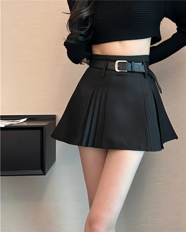 Plus-Size White Pleated A-Line Midi Skirt for Women - 2025 Summer Slimming High-Waisted Short Skirt, Trendy Fashion Essential