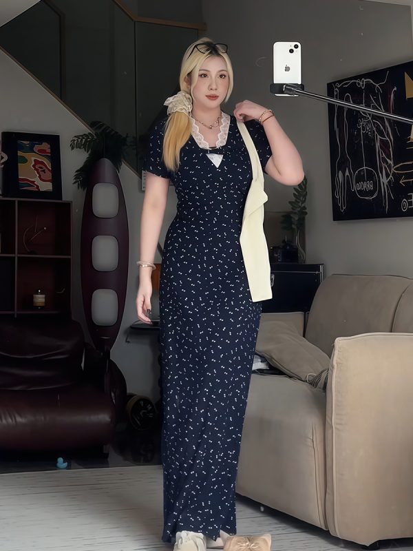 Plus-Size Women's Elegant French V-Neck Floral Dress with Lace Trim - Summer Long Dress for Curvy Style