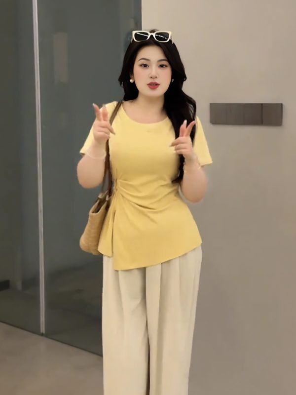 Plus-Size Women's French Design Summer Short-Sleeve T-Shirt, Unique Irregular Cut, Tummy-Covering Split Top for Curvy Styles