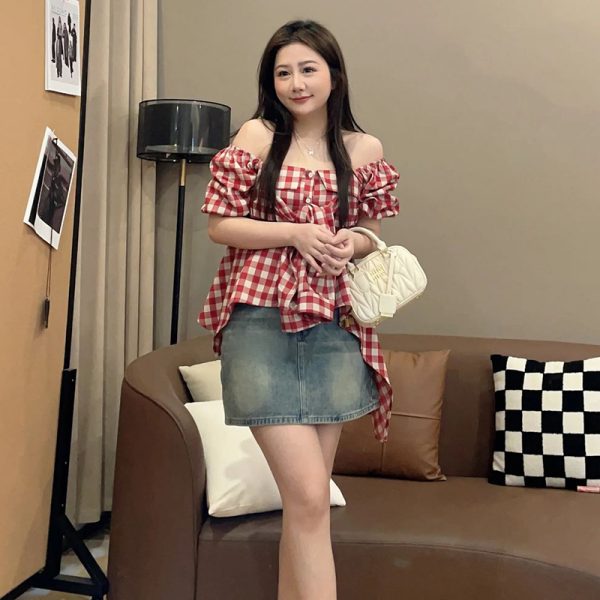 Plus Size Women's Irregular Hem Plaid Shirt - Slimming Youthful Blouse for a Unique 90s Inspired Outfit