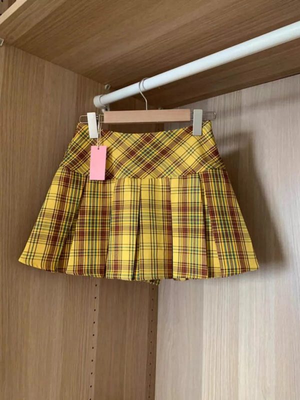 Plus Size Yellow Checkered Pleated Skirt for Women, High-Waisted A-Line Design, Summer College Style, Short Skirt for Petite Fashion