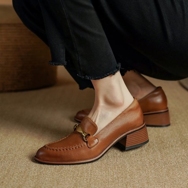 Pointed Toe Small Leather Shoes for Women with Retro Metal Buckle - Italian Style Footwear for Spring and Autumn 2025