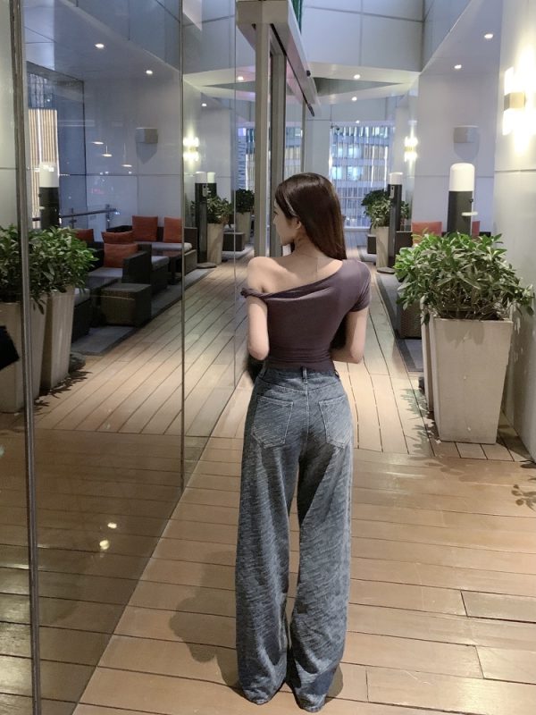 Pure Desire Off-Shoulder Slim Fit T-Shirt - Short Sleeve Top in 90s Style for Effortless Chic Looks