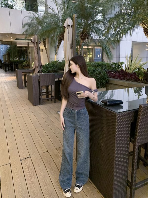 Pure Desire Off-Shoulder Slim Fit T-Shirt - Short Sleeve Top in 90s Style for Effortless Chic Looks
