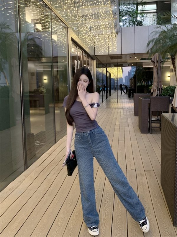 Pure Desire Off-Shoulder Slim Fit T-Shirt - Short Sleeve Top in 90s Style for Effortless Chic Looks