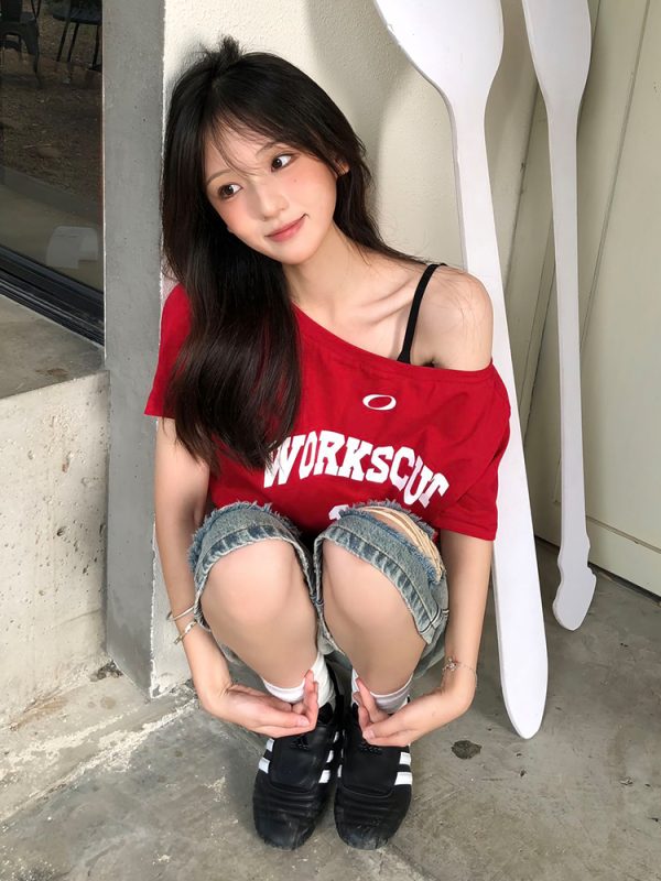 Red One-Shoulder Short Sleeve Women's Summer Letter Print Casual Off-Shoulder T-Shirt - Sexy Loose Slimming Top for Y2K Style