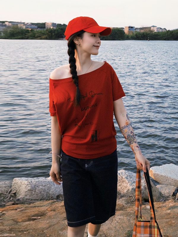 Red One-Shoulder Short Sleeve Women's Summer Letter Print Casual T-Shirt - Stylish Slanted Shoulder Top for Hot Girl Vibes