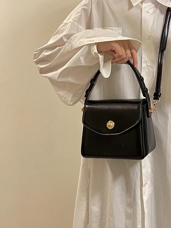 Red Retro-Style Small Square Handbag 2023, High-End Women's Crossbody Bag, Chic Shoulder Bag for Brides and Fashion Lovers