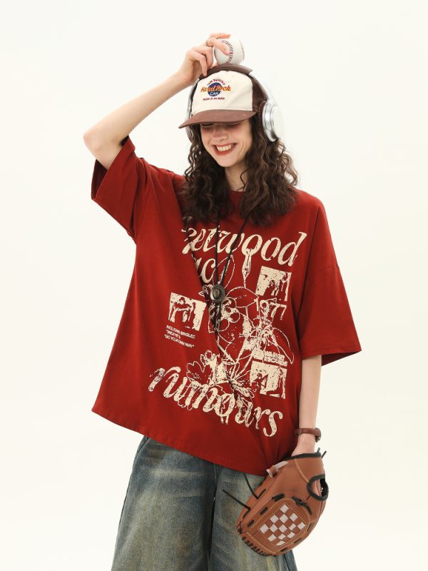 Red Short-Sleeve T-Shirt for Women with Retro Letter Print, Loose Fit College Style, Casual 90s Inspired Top