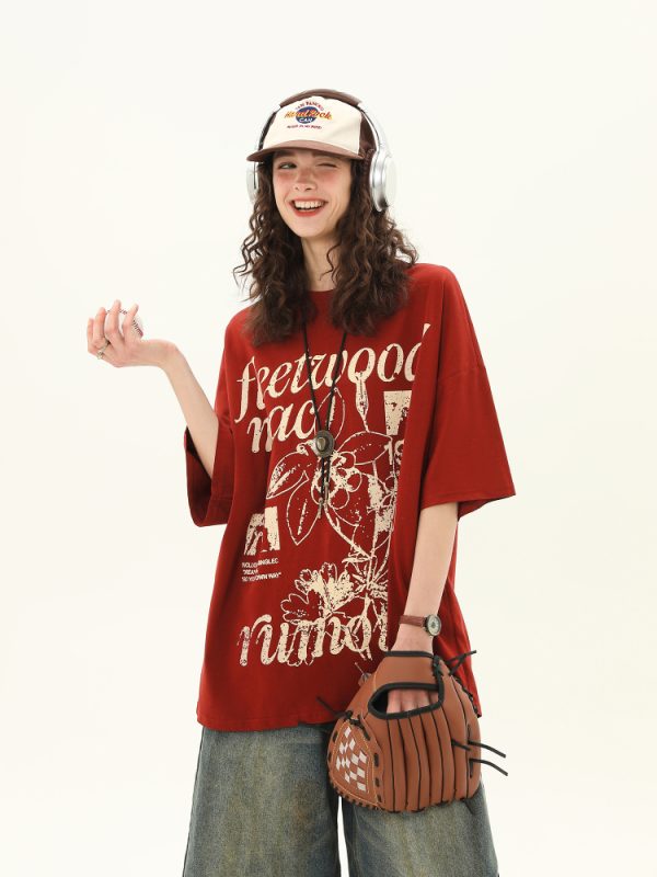 Red Short-Sleeve T-Shirt for Women with Retro Letter Print, Loose Fit College Style, Casual 90s Inspired Top