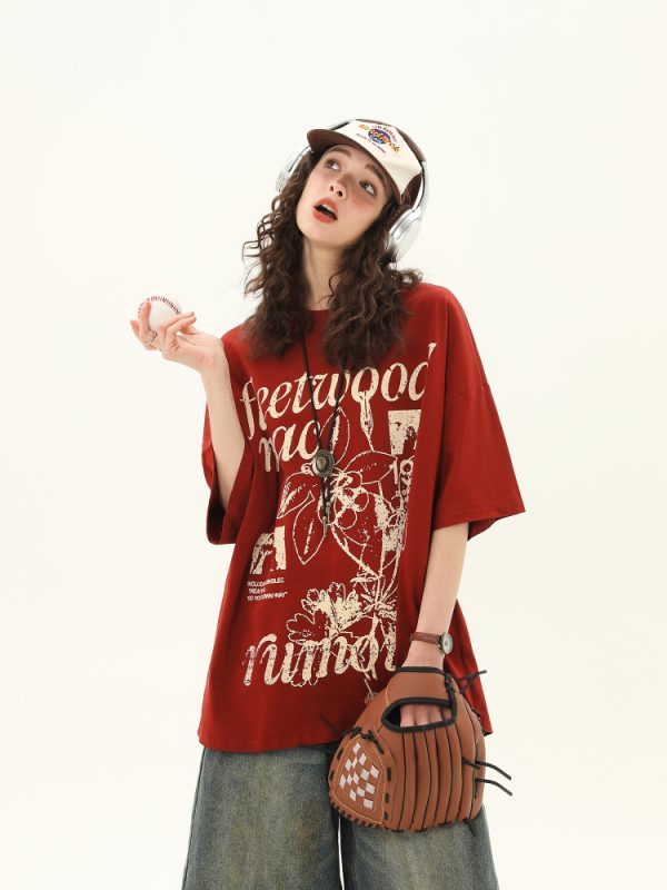 Red Short-Sleeve T-Shirt for Women with Retro Letter Print, Loose Fit College Style, Casual 90s Inspired Top