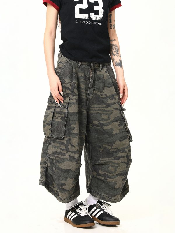Retro Camouflage Wide-Leg Work Pants for Men & Women - Loose Straight Seven-Point Shorts, Street Style, 90s Inspired