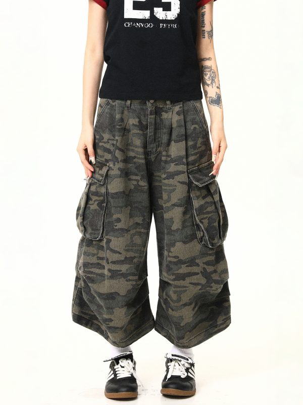 Retro Camouflage Wide-Leg Work Pants for Men & Women - Loose Straight Seven-Point Shorts, Street Style, 90s Inspired