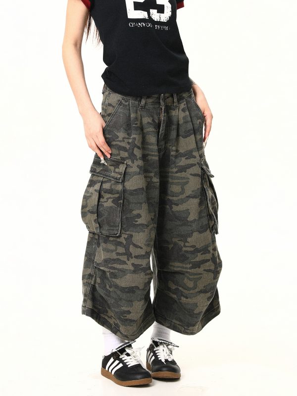 Retro Camouflage Wide-Leg Work Pants for Men & Women - Loose Straight Seven-Point Shorts, Street Style, 90s Inspired