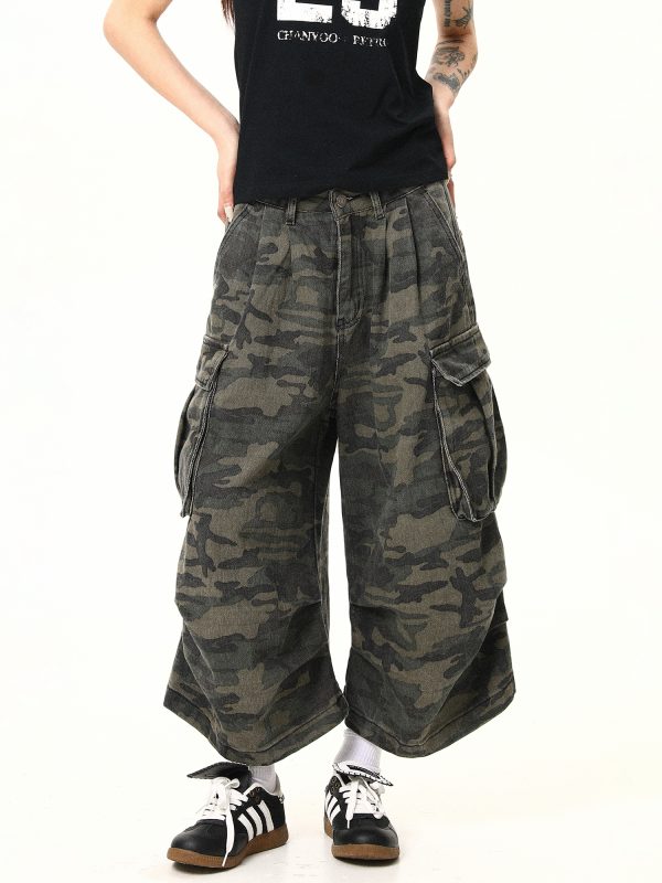 Retro Camouflage Wide-Leg Work Pants for Men & Women - Loose Straight Seven-Point Shorts, Street Style, 90s Inspired
