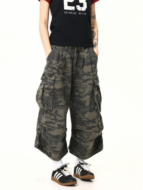 Retro Camouflage Wide-Leg Work Pants for Men & Women - Loose Straight Seven-Point Shorts, Street Style, 90s Inspired
