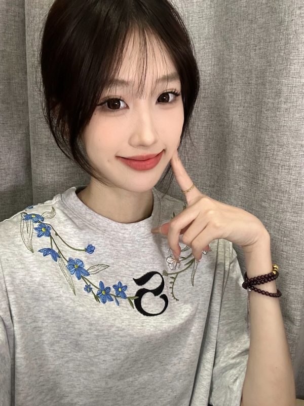 Retro Embroidered Floral Gray Short Sleeve T-Shirt for Women - Summer 2025 High-End Design, Trendy Y2K Style