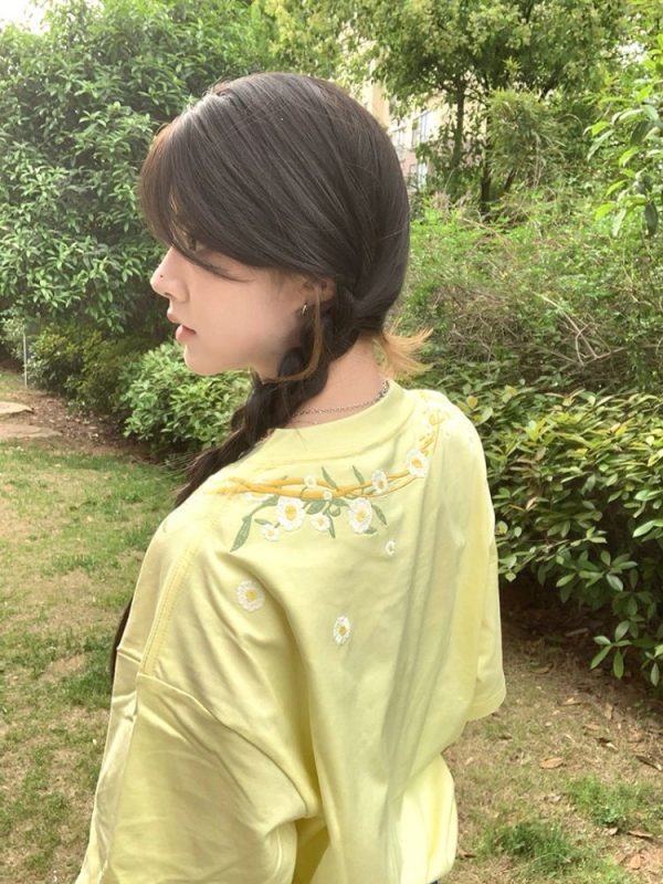 Retro Floral Embroidered Milk Yellow Short Sleeve T-Shirt for Women - Summer 2025 Trendy Half Sleeve Age-Reducing Top