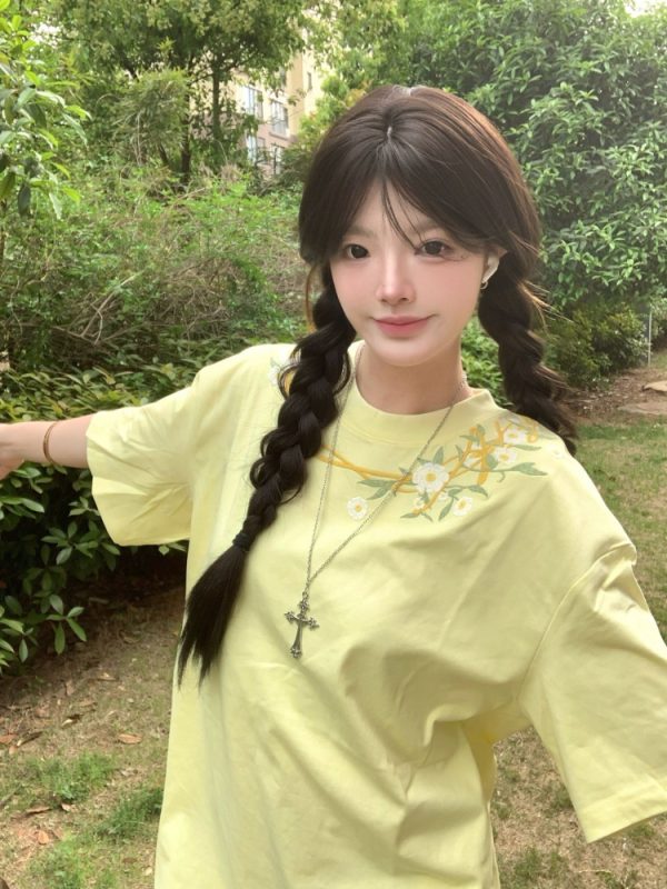 Retro Floral Embroidered Milk Yellow Short Sleeve T-Shirt for Women - Summer 2025 Trendy Half Sleeve Age-Reducing Top