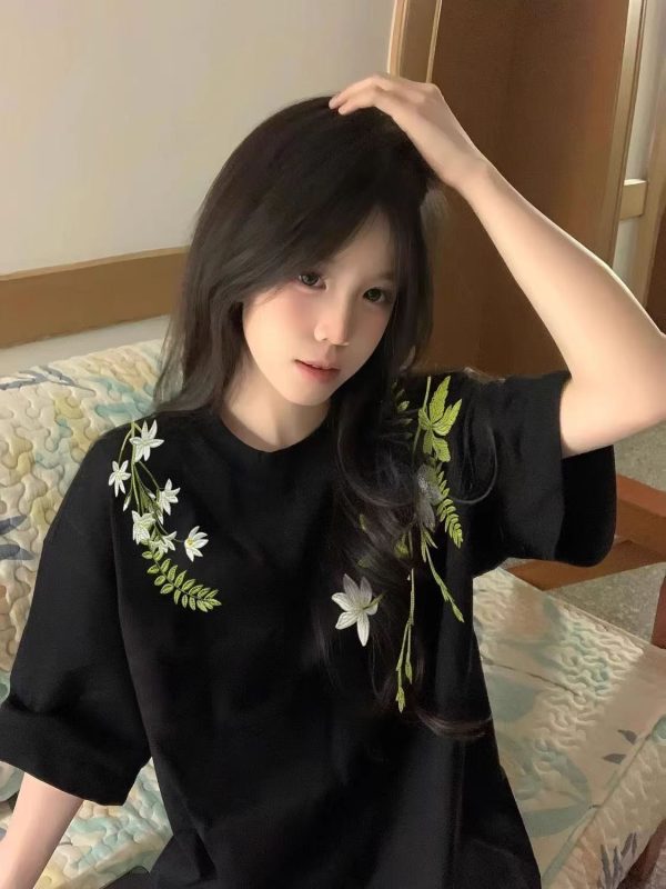 Retro Floral Embroidered Short Sleeve T-Shirt for Girls - Summer Trendy Top for Middle and High School Students