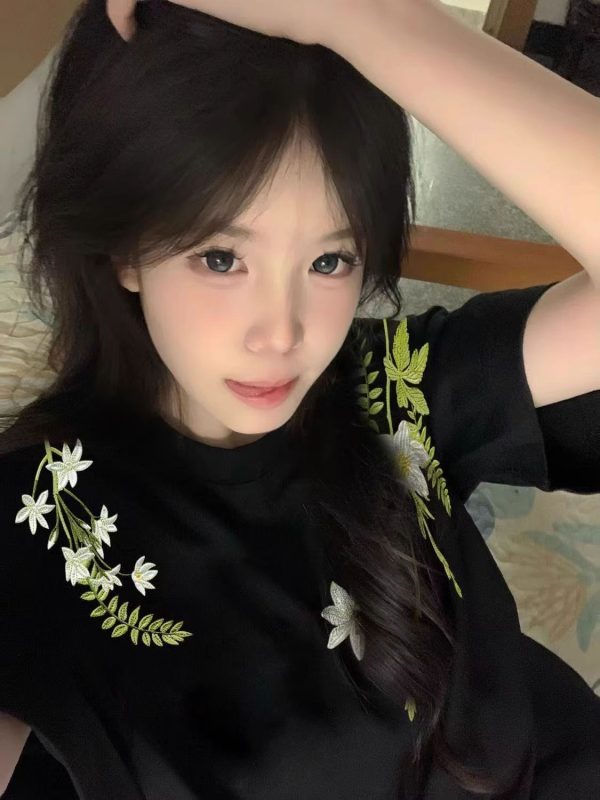 Retro Floral Embroidered Short Sleeve T-Shirt for Girls - Summer Trendy Top for Middle and High School Students