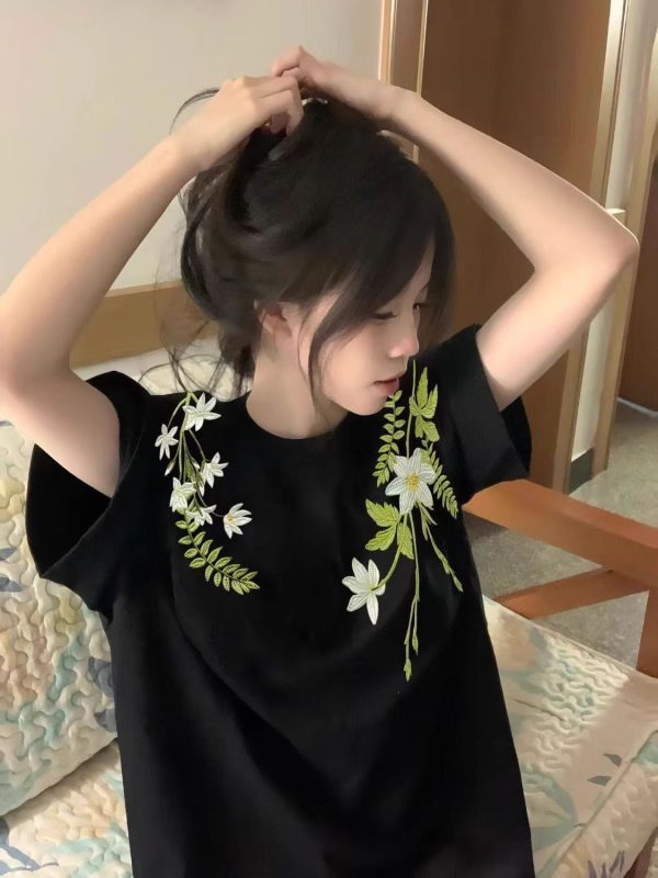 Retro Floral Embroidered Short Sleeve T-Shirt for Girls - Summer Trendy Top for Middle and High School Students