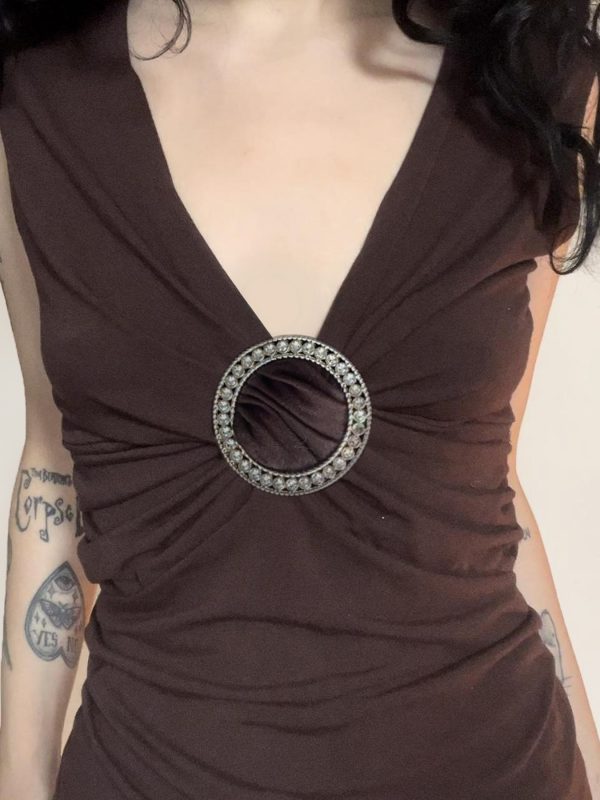 Retro French Low V-Neck Round Ring Button Vest Women's Ethnic Style Pleated Slimming Brown Top for Y2K Fashion Lovers