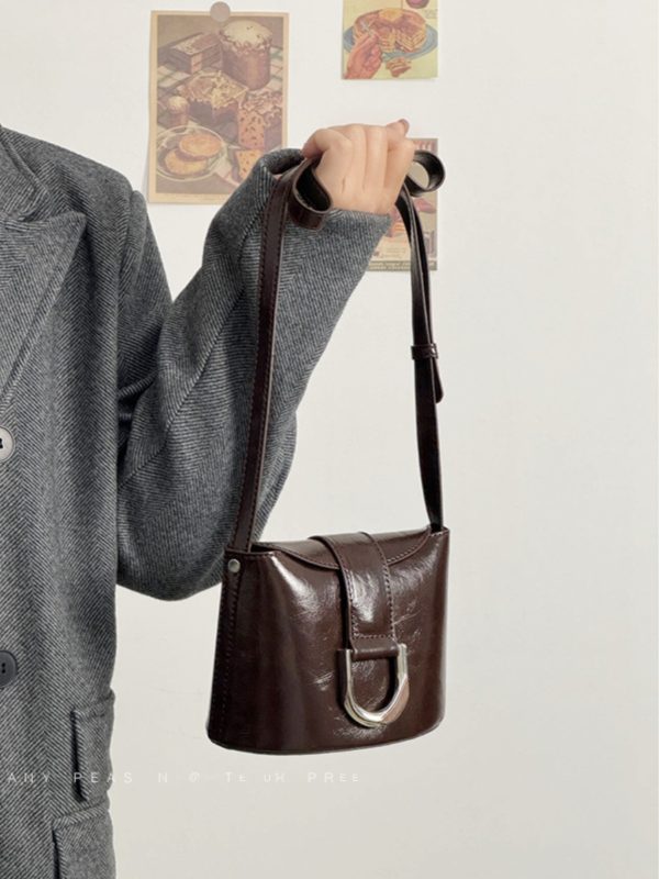 Retro Horseshoe Buckle Water Bucket Bag for Women - 2024 Mini Commuter Handbag, Stylish Shoulder Crossbody Bag