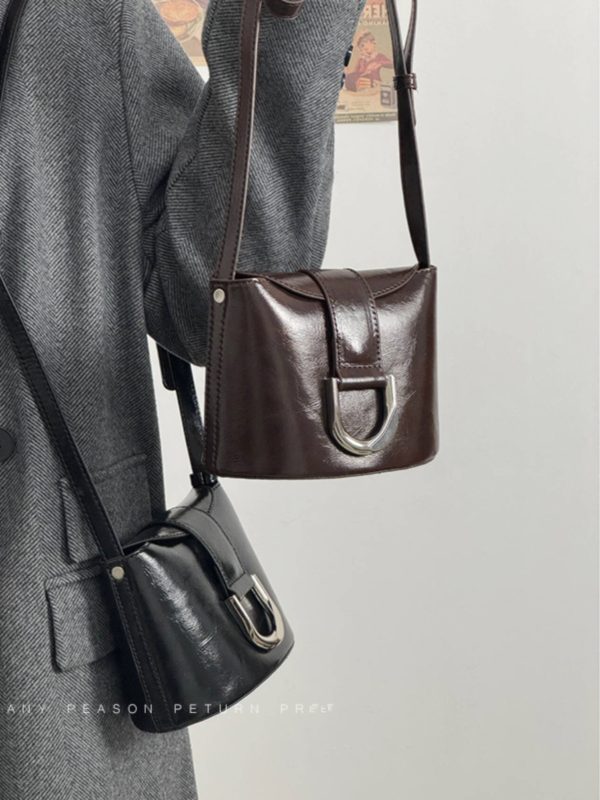 Retro Horseshoe Buckle Water Bucket Bag for Women - 2024 Mini Commuter Handbag, Stylish Shoulder Crossbody Bag