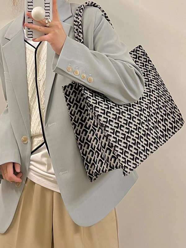 Retro Jacquard Tote Bag for Women - Large Capacity Canvas Shoulder Bag for Commuting - Trendy 2022 Niche Style