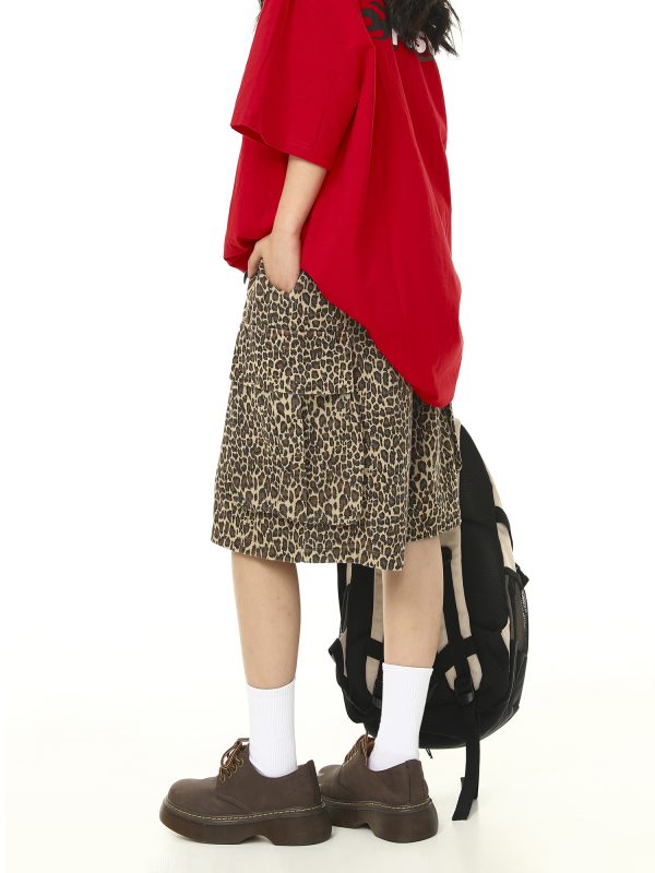 Retro Leopard Print Cargo Shorts for Men and Women - Loose Wide-Leg Style with Multiple Pockets, Trendy Streetwear