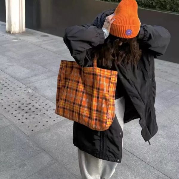 Retro Plaid Casual Canvas Tote Bag - Large Capacity Commuting Shoulder Bag for Autumn & Winter, Trendy Aesthetic Design
