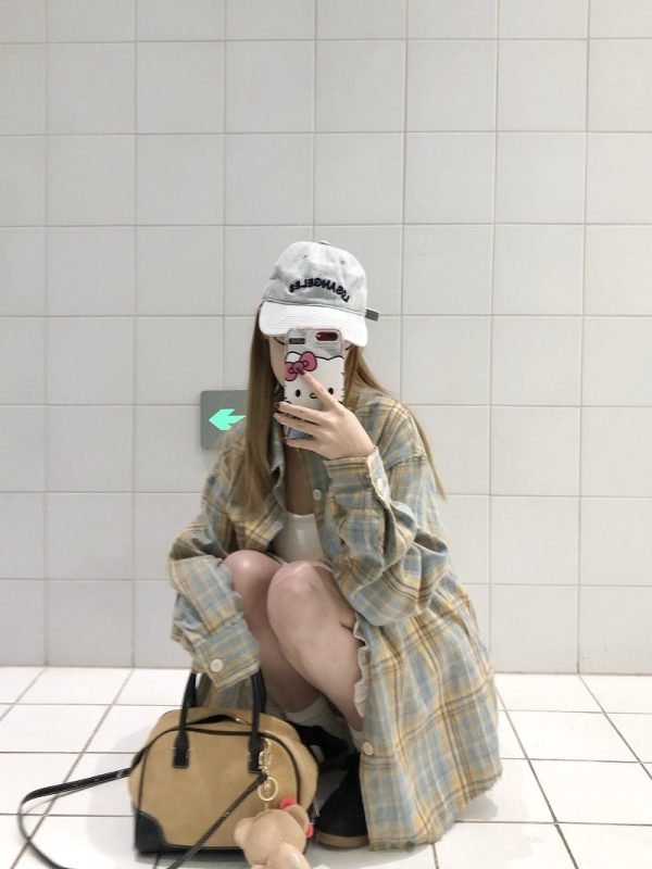 Retro Plaid Color-Blocking Long Sleeve Shirt for Men and Women - Versatile Casual Oversized Style for Early Spring