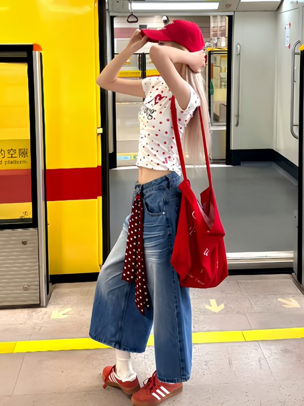 Retro Short-Sleeve T-Shirt for Women, Summer All-Over Print Heart & Dog Paw, White Slim Fit Top for Sweet & Spicy Style