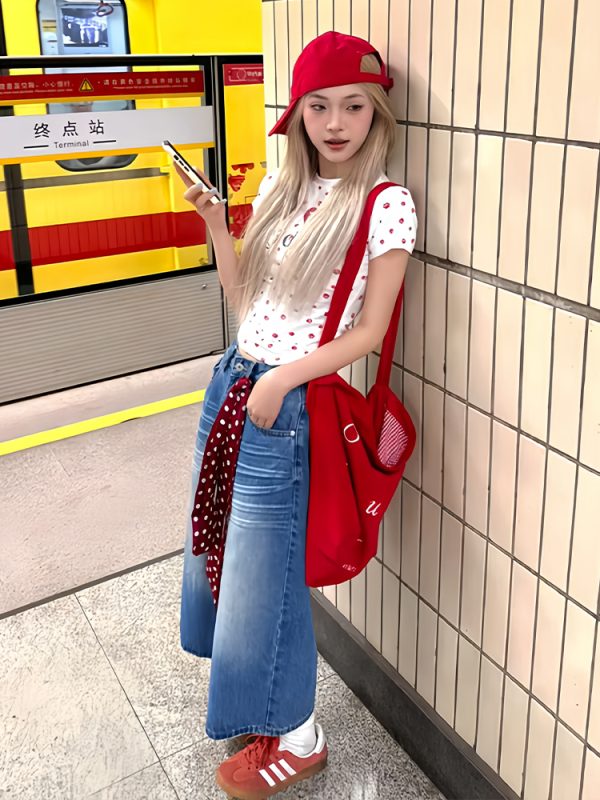 Retro Short-Sleeve T-Shirt for Women, Summer All-Over Print Heart & Dog Paw, White Slim Fit Top for Sweet & Spicy Style